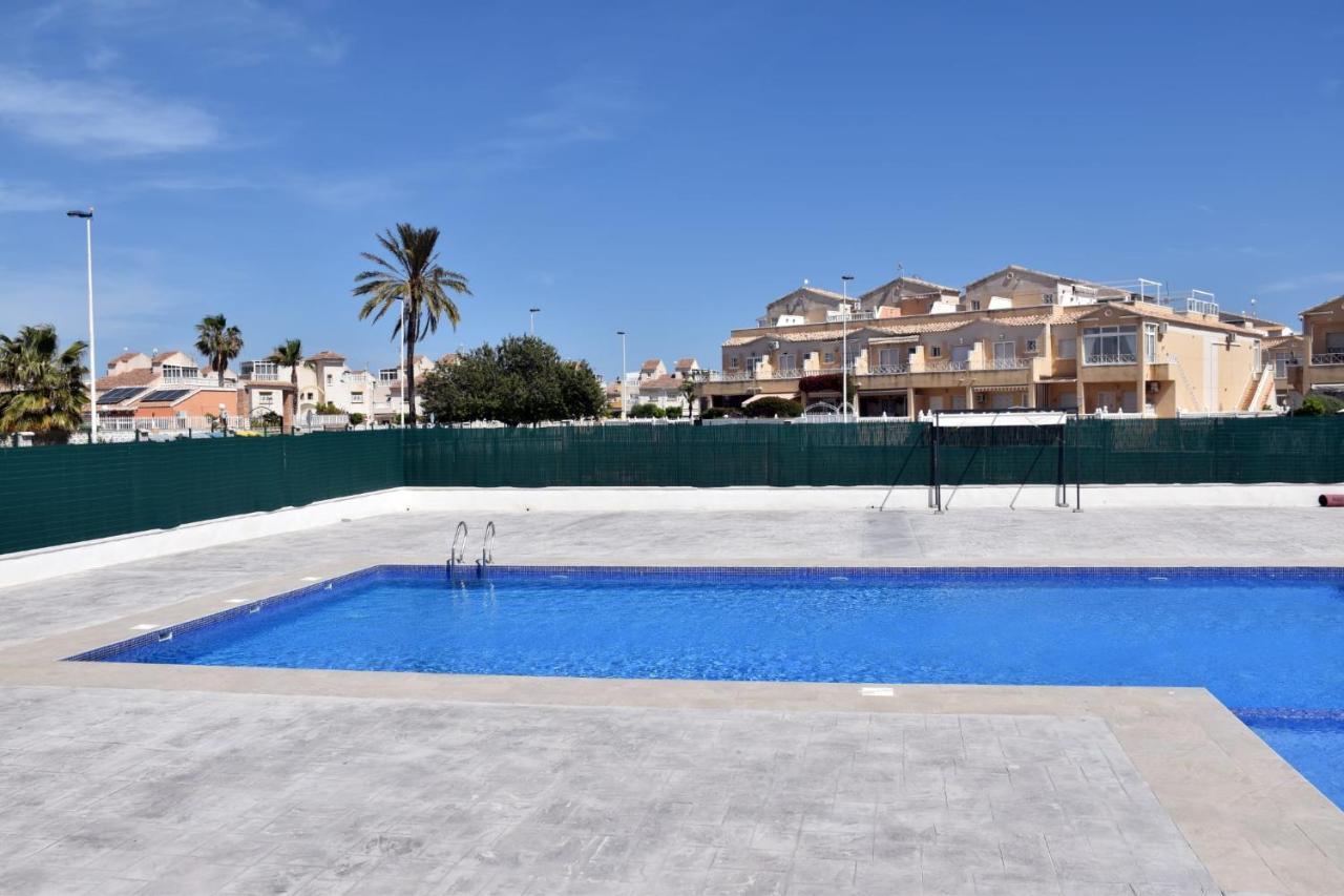 Casa Alex Torrevieja- Holiday House - Con Piscina Comunitaria Zewnętrze zdjęcie