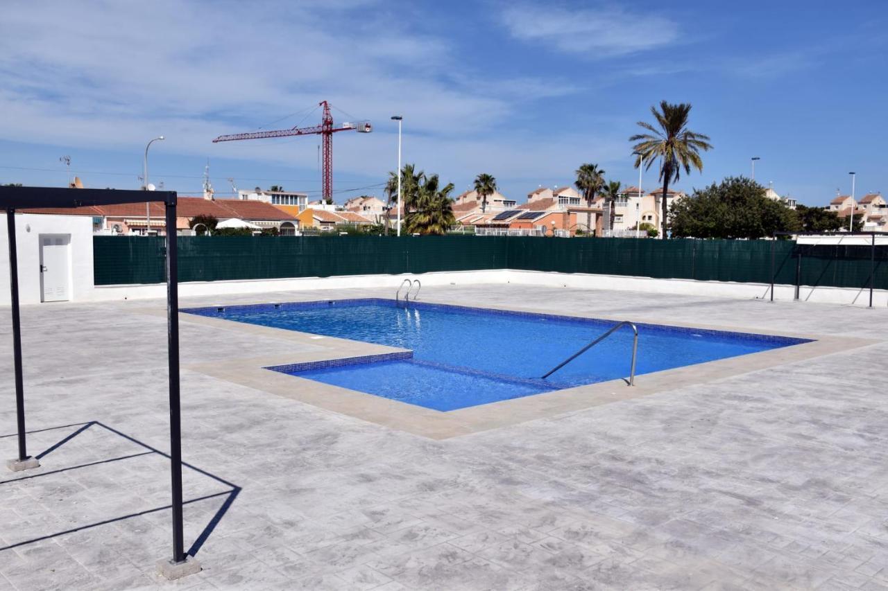 Casa Alex Torrevieja- Holiday House - Con Piscina Comunitaria Zewnętrze zdjęcie